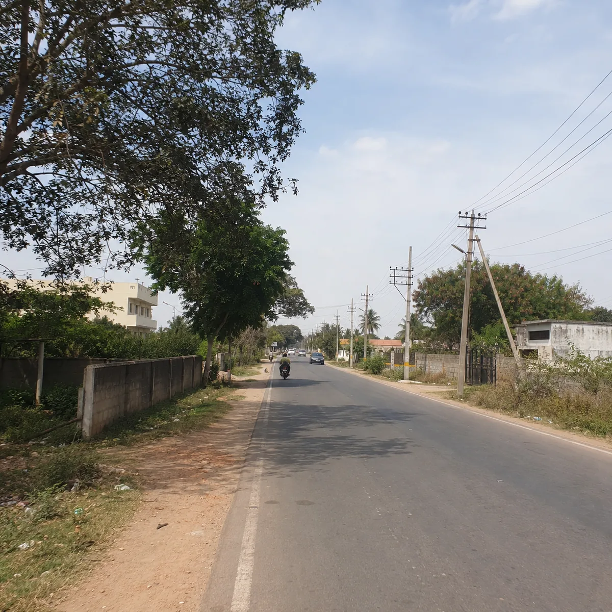 Soukya Road streetscape at Thirumalashettyhalli, the two-lane Hope Farm to Chikka Tirupathi axis in East Bengaluru